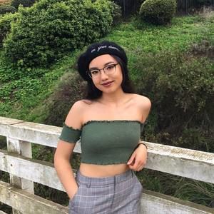 Meet your Posher, Tia